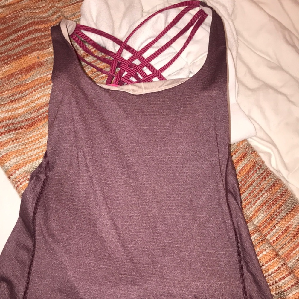 Razorback Lulu top. Burgundy w pink built in bra